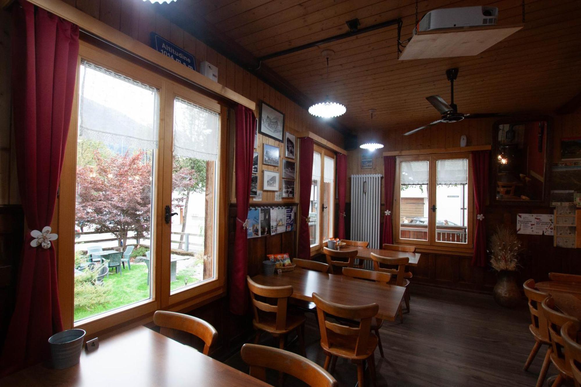 Ristorante Pensione Chalet Stazione Poschiavo Exterior photo